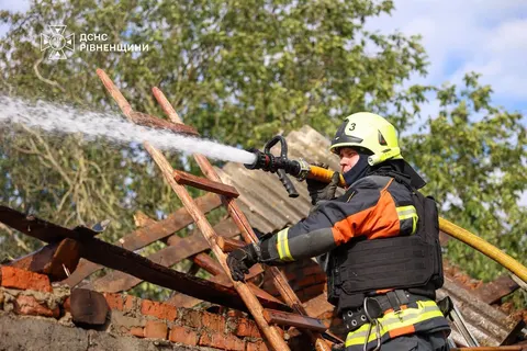 Російський БпЛА влучив у житловий сектор на Рівненщині: четверо постраждалих