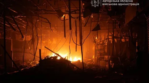 Росіяни вдарили БпЛА по Запоріжжю: зайнявся торговельний центр