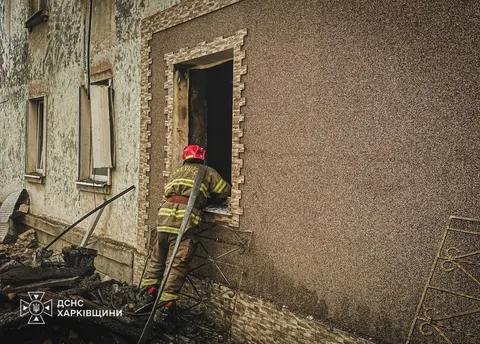 Удар БпЛА по Лозовій: загибла жінка, троє постраждалих, пожежа у двоповерхівці