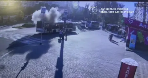 Дрон влучив у комунальний автобус у Запоріжжі: постраждали п'ятеро