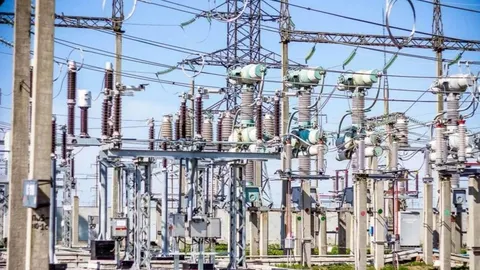 У Москві почали закривати електропідстанцію сітками від дронів