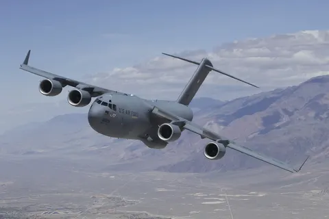 Директор ЦРУ прибув до Москви на стратегічному літаку C-17