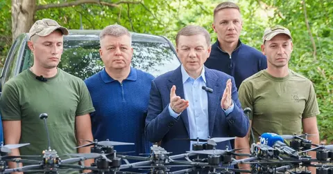Вінниця передала прикордонникам пікап і 100 FPV-дронів