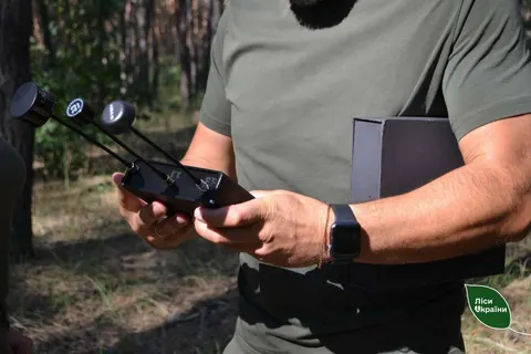 Лісівники Харківщини отримали детектори для захисту від FPV-дронів