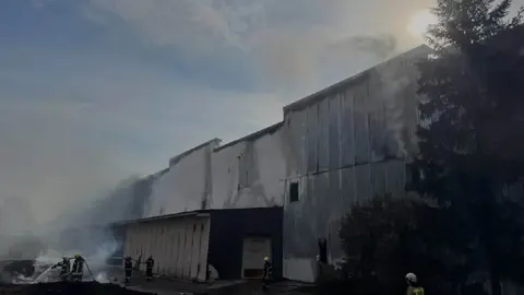 У Броварах після атаки дронів горить склад EVA