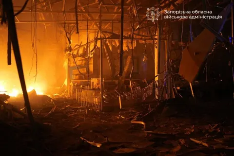 Росіяни вдарили дронами по ТРК City Mall у Запоріжжі: сталася пожежа
