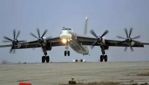 У Енгельсі уражено російський ракетоносій Ту-95МС