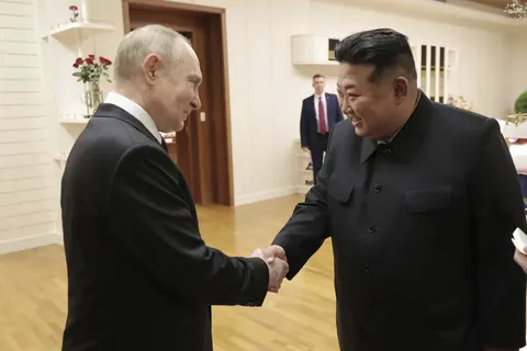 Росія просить у КНДР 120 ракет KN-30 та десятки тисяч військових