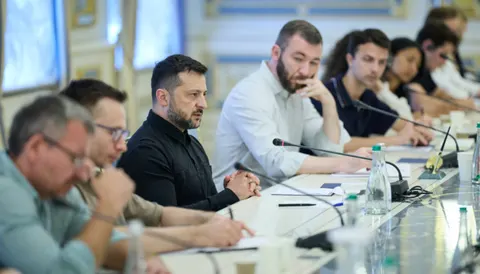 Зеленський: Україна атакує лише військові аеродроми РФ