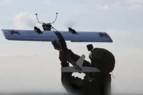 Росія отримала дрон-перехоплювач «Малиш»: запуск із руки