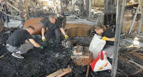 Удар «Шахедом» по «Амстору» в Запоріжжі: підприємці розбирають згарище