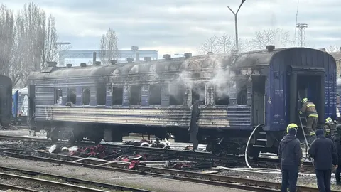 У Миколаєві російський БпЛА влучив у приміський потяг