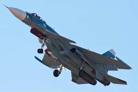 На аеродромі у Витязево прибирають уламки знищеного Су-33