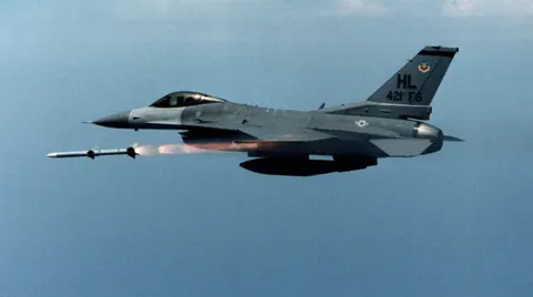 Для F-16 бракує ракет AIM-120 та AIM-9: чим Україна перехоплюватиме «Герані»