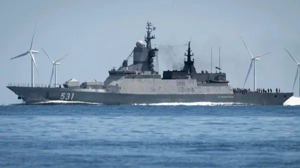 Бєлоусов нагородив командира корвета РФ за сигнальні ракети в бік данського гелікоптера
