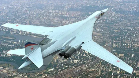 Чотири Ту-160 злетіли: чи загрожує Україні нічний масований удар