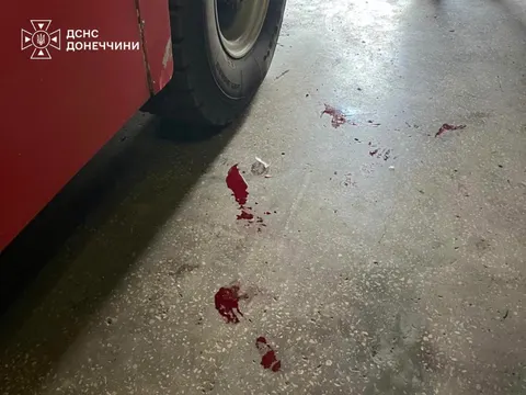 Дрон влучив у пожежно-рятувальну частину в Краматорську: четверо рятувальників поранені