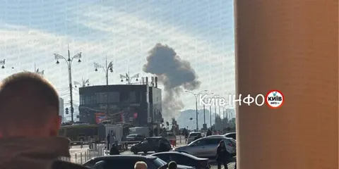 Дронова атака на Київ: удар по бізнес-центру та АЗС, є постраждалий
