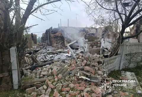 Удари БпЛА по Золочеву на Харківщині: загинув чоловік, двоє поранених