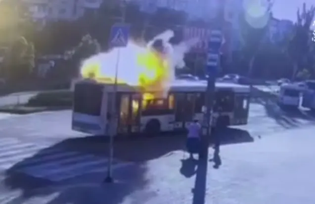 FPV-дрон атакував пасажирський автобус у Запоріжжі: п'ятеро поранених