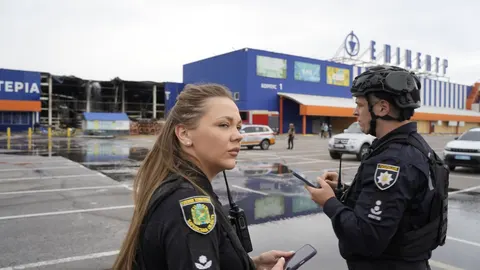 Удар по ТЦ «Епіцентр» у Харкові: фото наслідків атаки