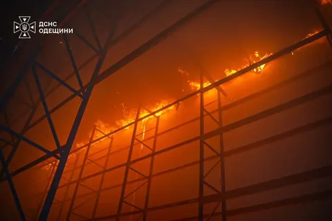 Одещина під удару рф: палали склади супермаркетів, Румунія піднімала F-16