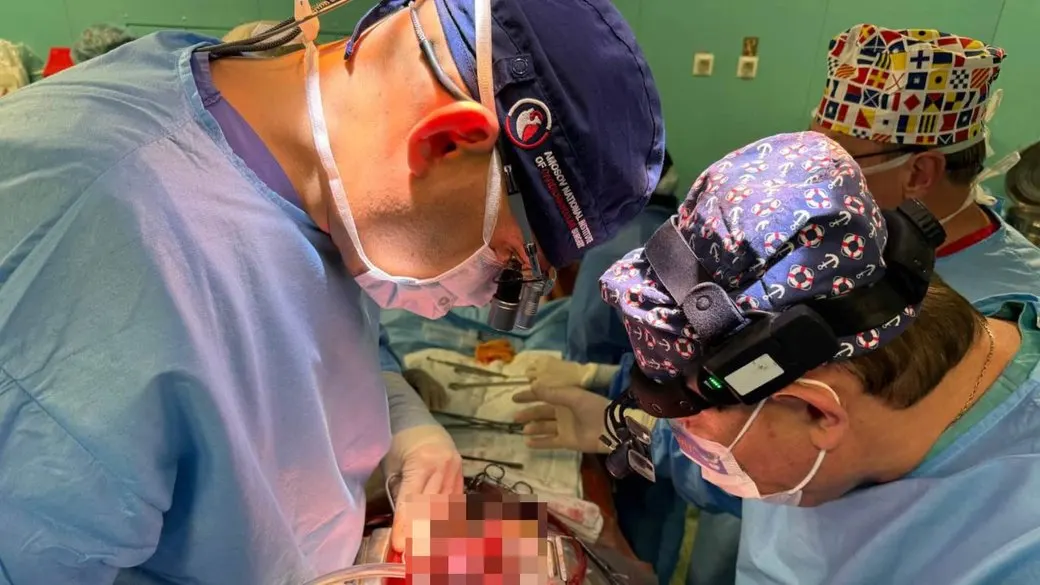 Уламок дрона в серці: кардіохірурги Амосова врятували пораненого із Сум