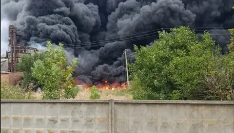 Атака дронів на Харківщині: масштабна пожежа на агропідприємстві