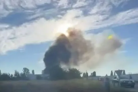 У Києві дрон влучив у склад FedEx: виникла пожежа