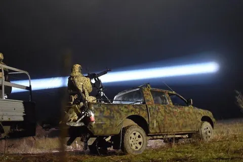 Нічна атака дронів на Київ: працювала ППО, уламки впали на паркувальний майданчи