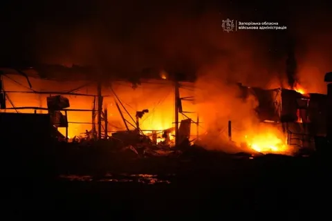 Уночі росіяни атакували Запоріжжя дронами: пошкоджено багатоповерхівку