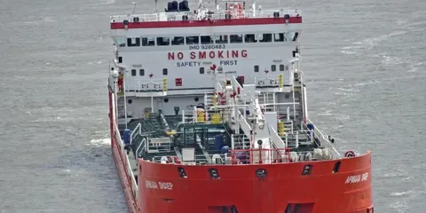 Дрон СБС ухилився від вогню гелікоптера РФ і уразив танкер Armada Leader біля Сочі
