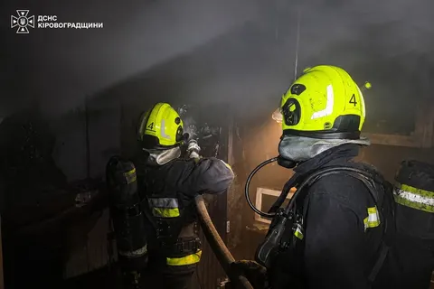У Кропивницькому російський дрон влучив у багатоповерхівку