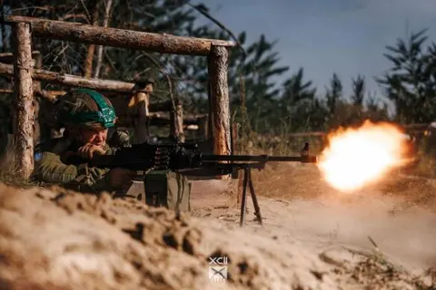 Нічна атака РФ: 135 дронів, удари по Сумах і Харківщині, пожежа на НПЗ у Пермі
