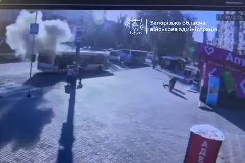 FPV-дрон влучив у пасажирський автобус у Запоріжжі: п'ятеро поранених