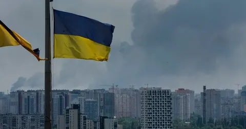 Російські дрони атакують Київ: загинула 2-річна дитина, п’ятеро поранених