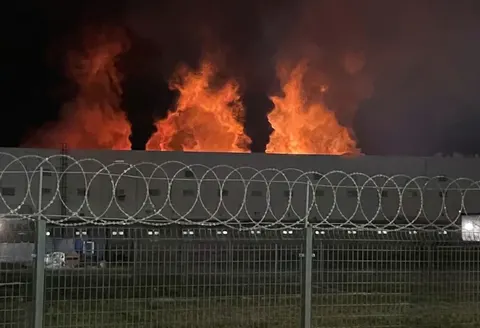 Пожежа в логістичному центрі Ozon у Саратові після атаки дронів