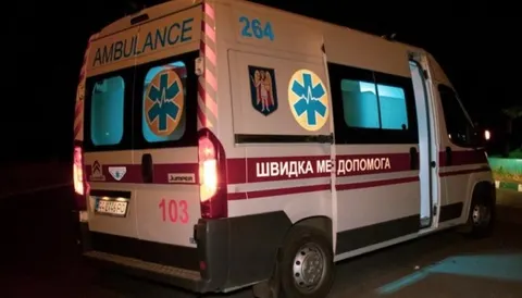 Кривий Ріг під щільною атакою дронів: є влучання в житловий сектор і поранені