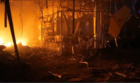 Уночі російські дрони атакували Запоріжжя: сталася пожежа у ТЦ