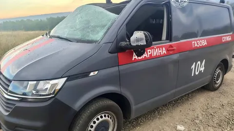 У Дергачах FPV-дрон РФ поцілив у авто газової служби: поранено працівника
