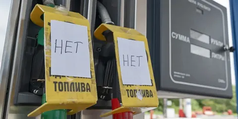 Удари по НПЗ: Росії бракує до половини бензину, борг зріс до $119 млрд