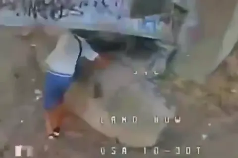 У Херсоні російський FPV-дрон атакував підлітка, який тікав від нього
