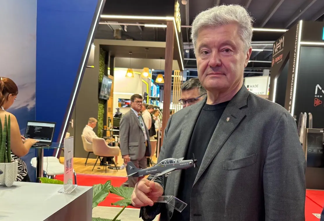 Порошенко заявив про опрацювання поставки 24 Super Tucano для протидії "Шахедам"