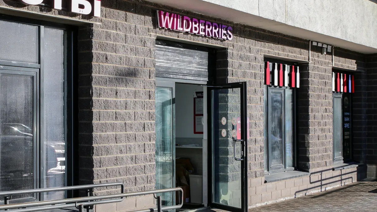 Удари по складах у РФ: Wildberries та Ozon завалюють позовами продавців