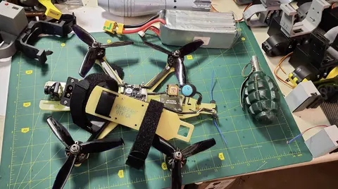 Україна ввела санкції проти розробника FPV-дронів і постачальників ВПК РФ