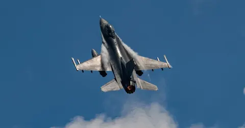Поблизу бази США в Німеччині розбився винищувач F-16, є постраждалий