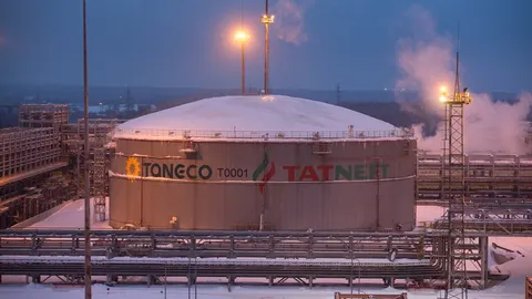 Нічна атака дронів: уражено НПЗ у Татарстані та об'єкти на Кубані