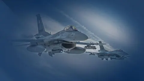 Польща підняла військову авіацію через російські удари по заходу України