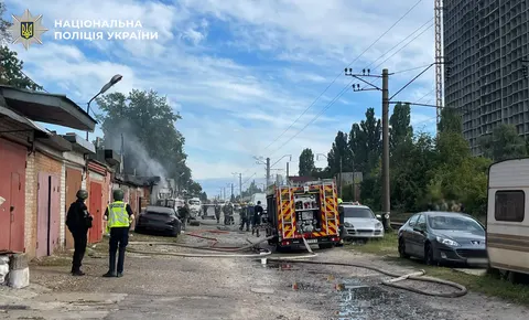 Атака дронів на Київ: уламки впали в трьох районах, є постраждалі