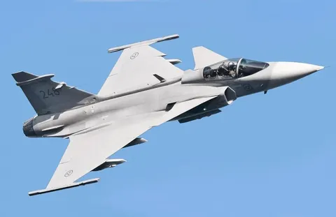 Угорський Gripen упав біля авіабази: пілот катапультувався